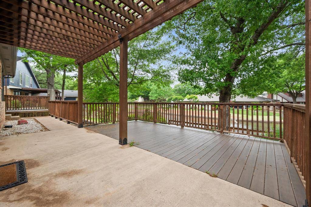 1404 Creekford Drive, Arlington, TX 76012