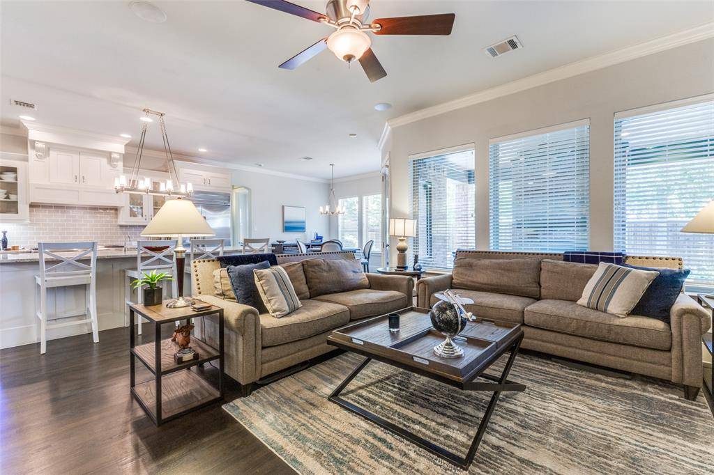 4008 N Cresthaven Road, Dallas, TX 75209