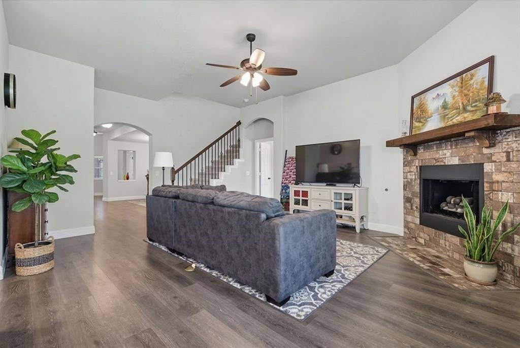 703 Oakcrest Drive, Justin, TX 76247