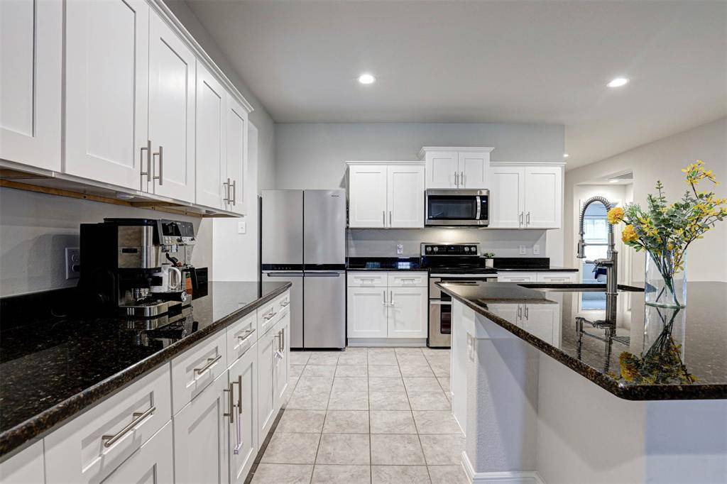 512 Amory Street, Azle, TX 76020