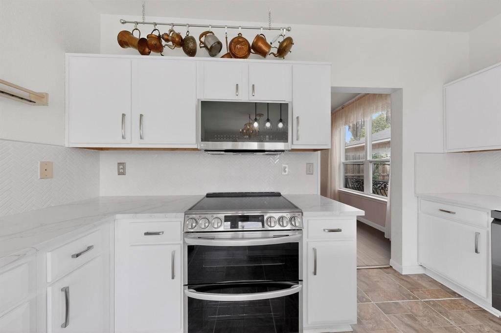 812 Windswept Drive, Cedar Hill, TX 75104