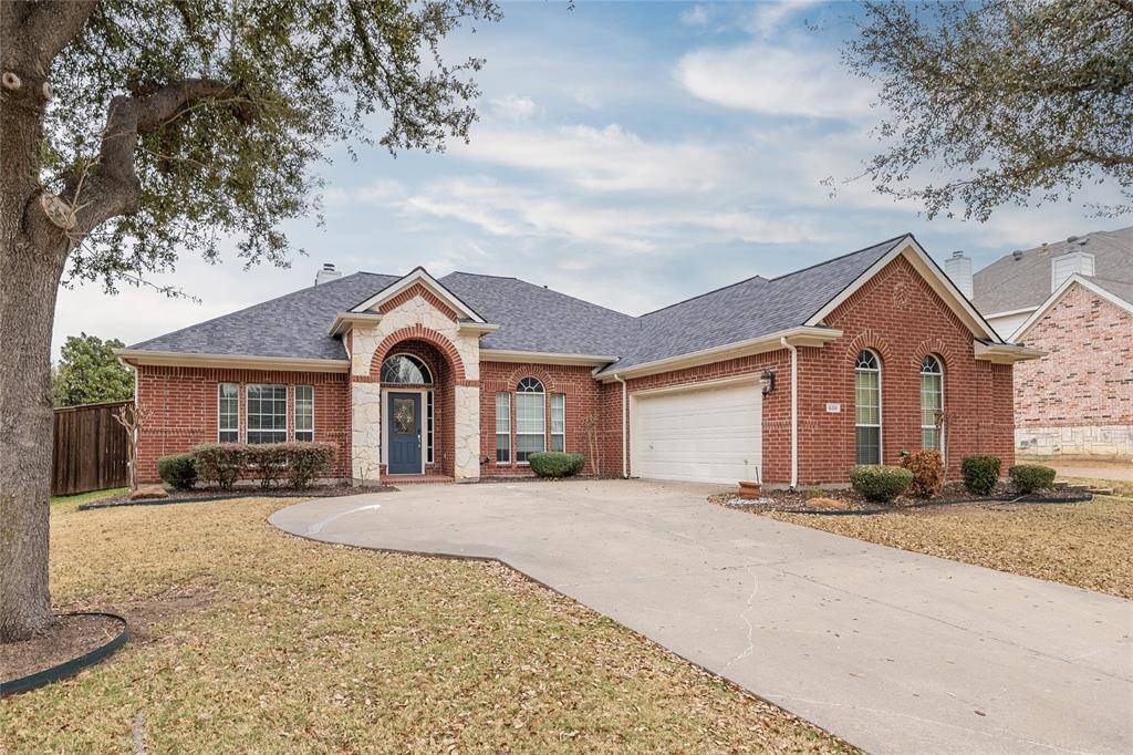 608 Walnut Hollow Drive, Mansfield, TX 76063