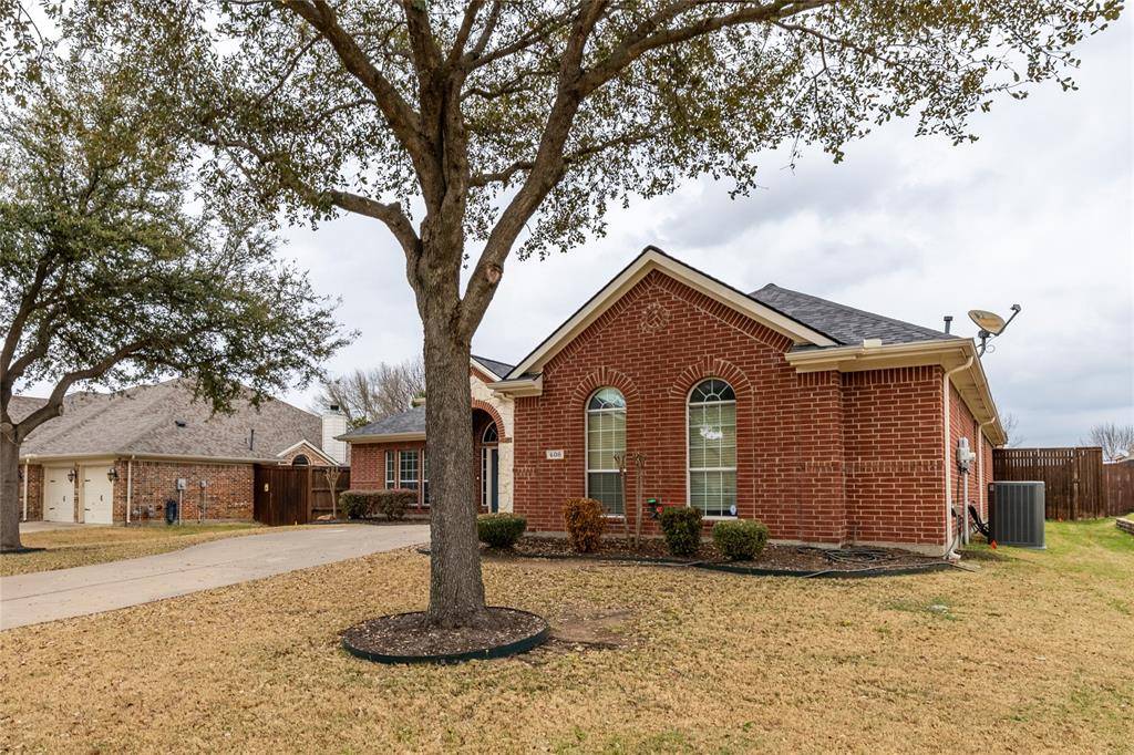 608 Walnut Hollow Drive, Mansfield, TX 76063