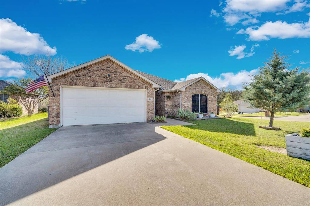 702 Green Acres Lane, Midlothian, TX 76065