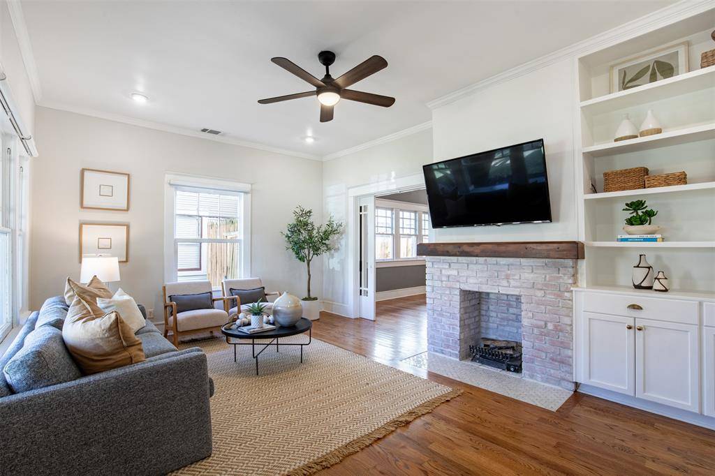 206 S Edgefield Avenue, Dallas, TX 75208