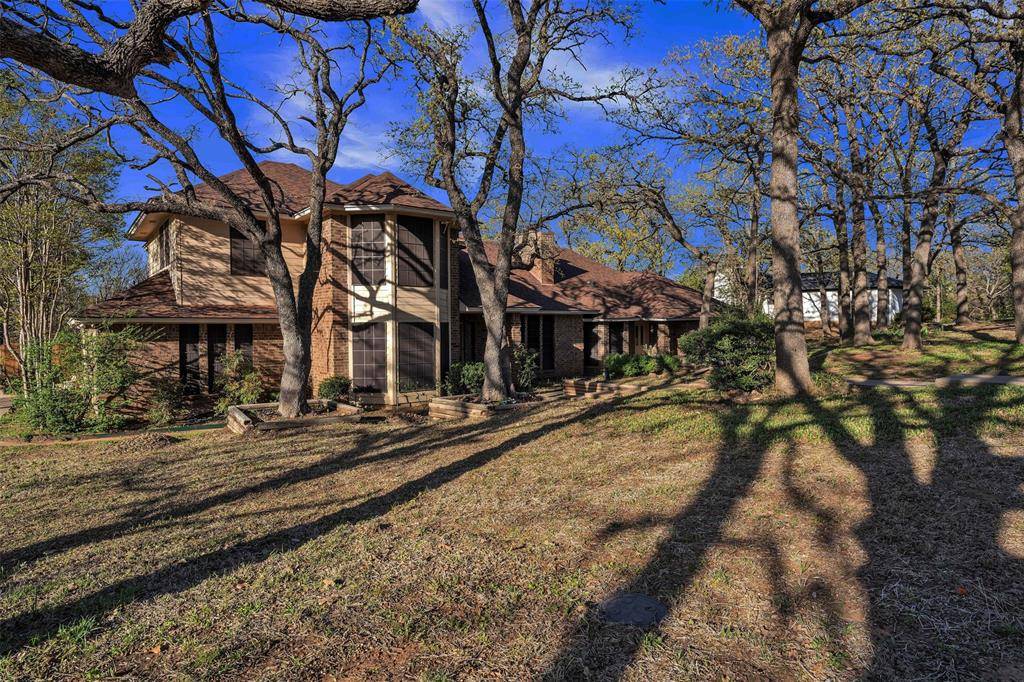 205 William Wallace Drive, Burleson, TX 76028