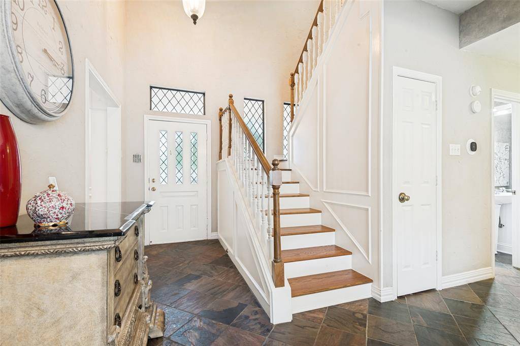 2926 Roaring Springs Road, Grapevine, TX 76051