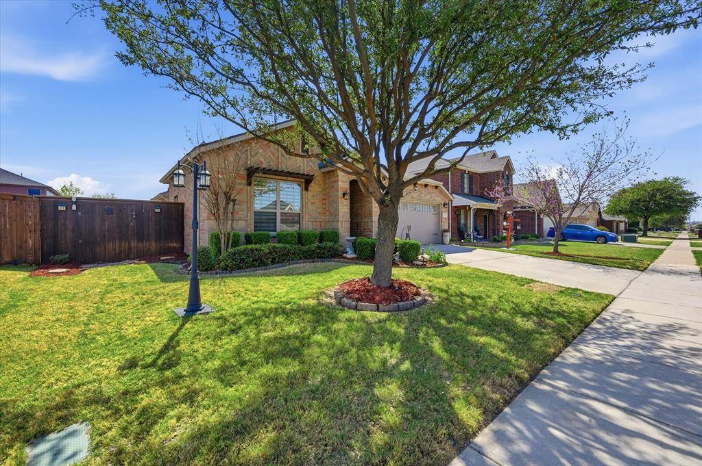 421 Foxcraft Drive, Fort Worth, TX 76131