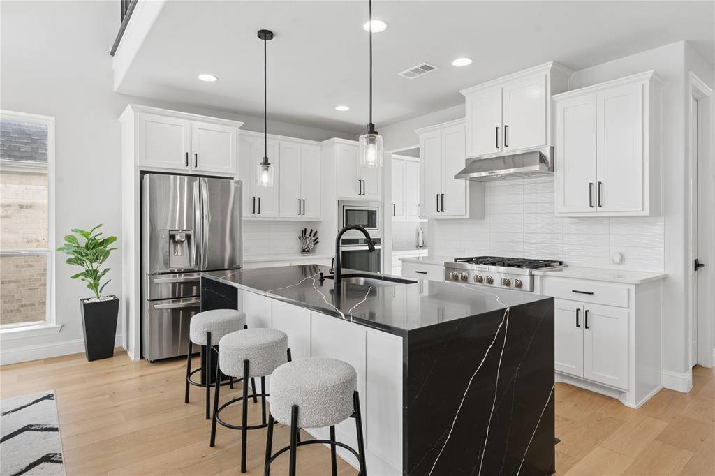 3613 Damsel Mackenzie Street, Lewisville, TX 75056