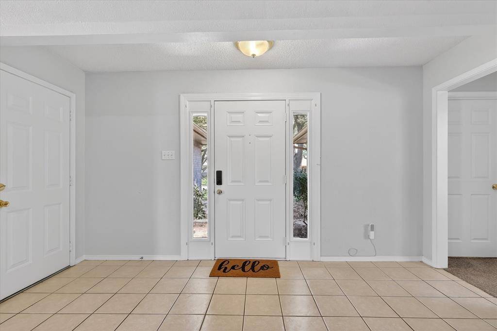 2222 Honey Creek Lane, Arlington, TX 76006