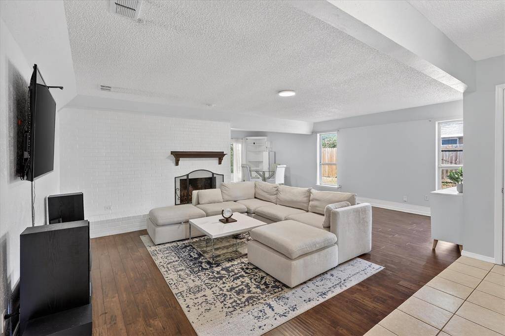 2222 Honey Creek Lane, Arlington, TX 76006