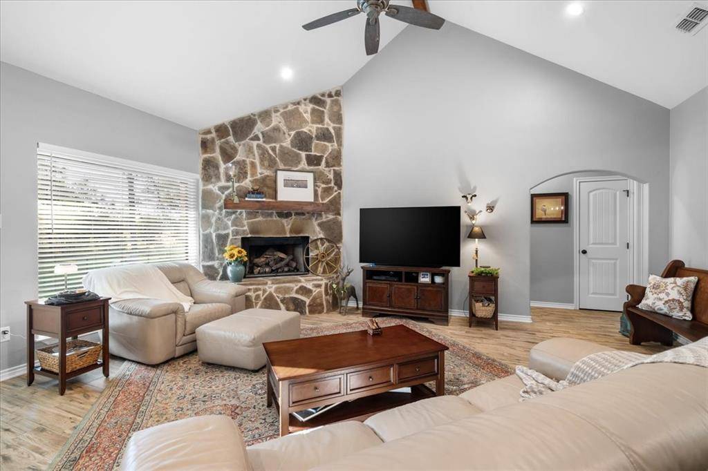 617 Rs County Road 1180, Emory, TX 75440