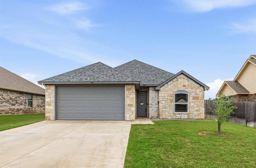 3312 Arrow Creek Drive, Granbury, TX 76049