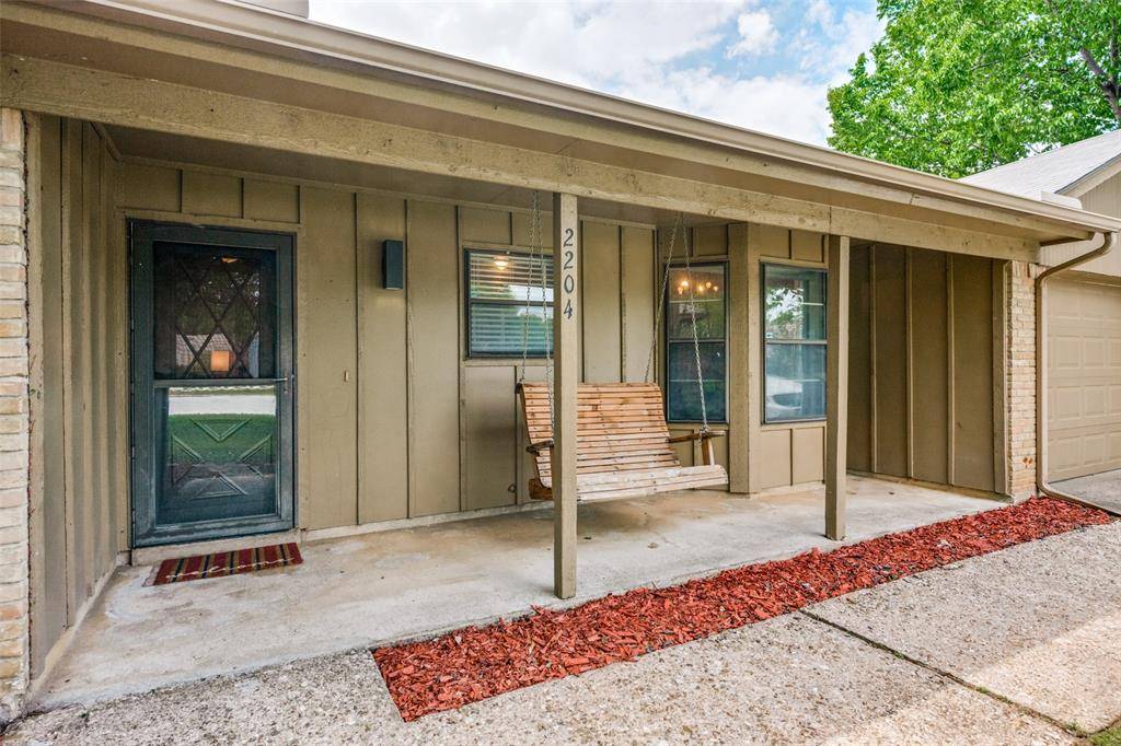2204 Park Springs Court, Arlington, TX 76013