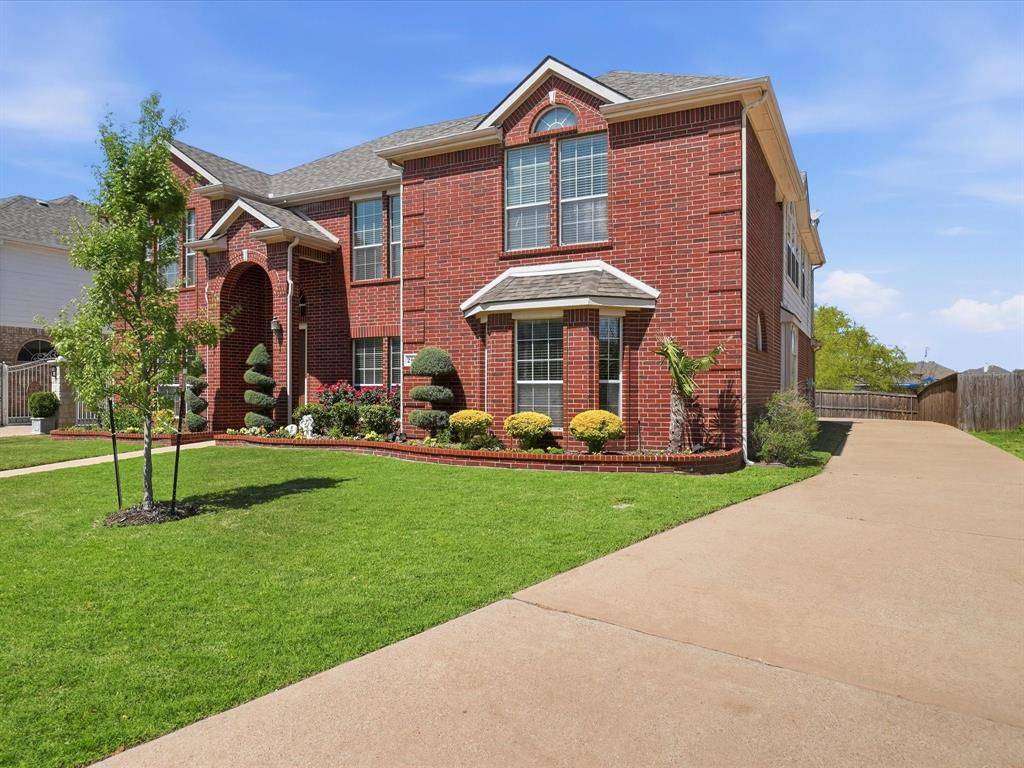 2824 Gillespie Lane, Grand Prairie, TX 75052