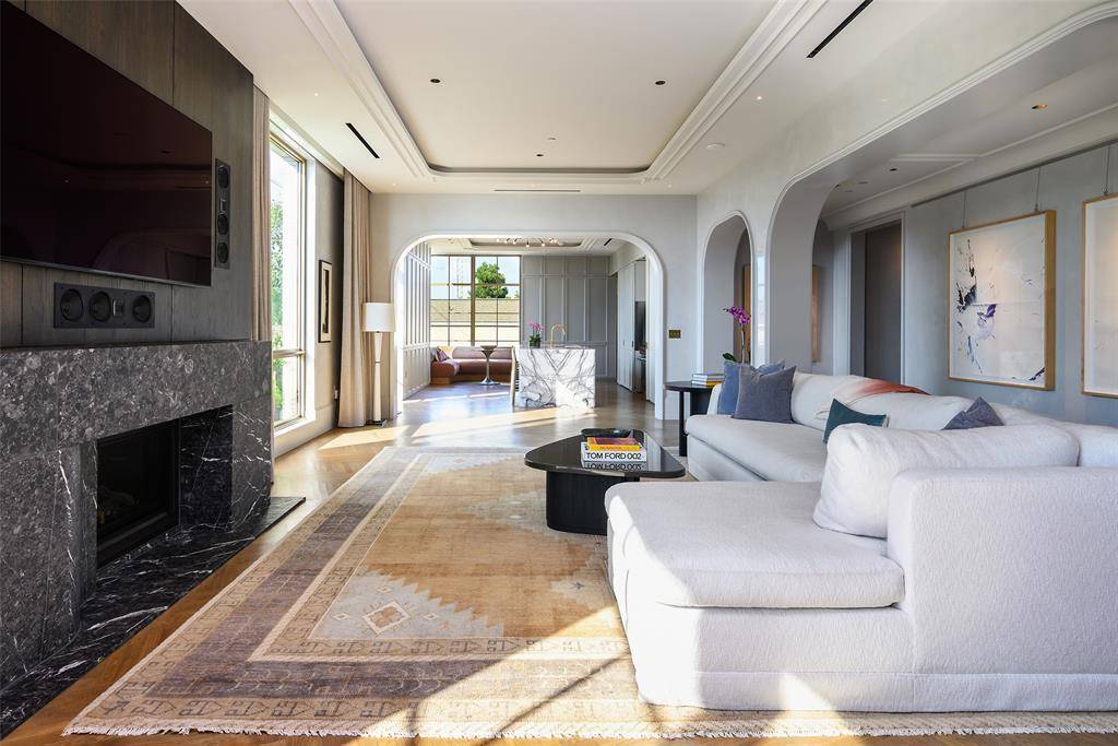 4205 Buena Vista Street #302, Dallas, TX 75205