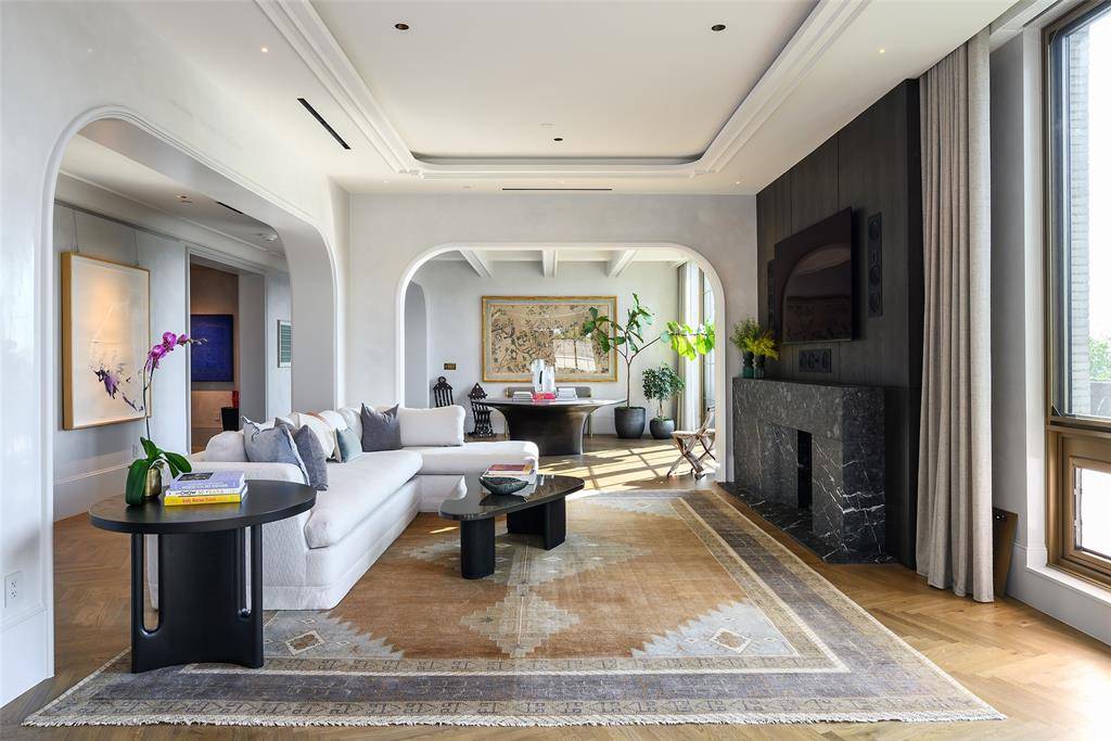 4205 Buena Vista Street #302, Dallas, TX 75205