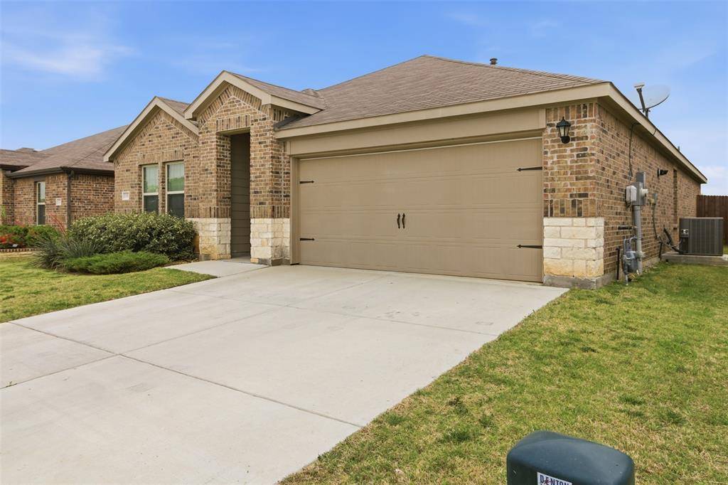 1301 Stuarts Forest Drive, Denton, TX 76207