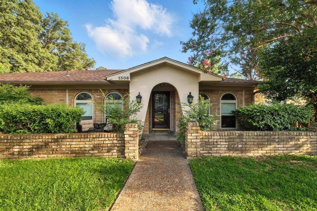 1306 Drexel Drive, Irving, TX 75061