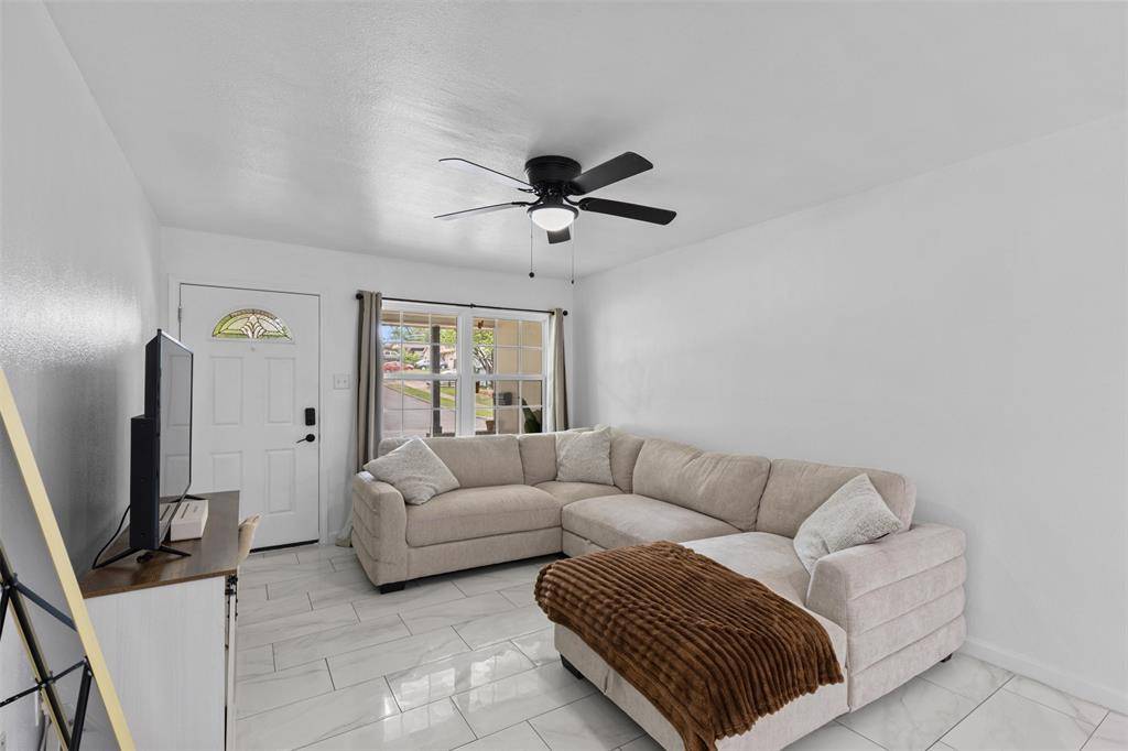 434 W Phillips Court, Grand Prairie, TX 75051