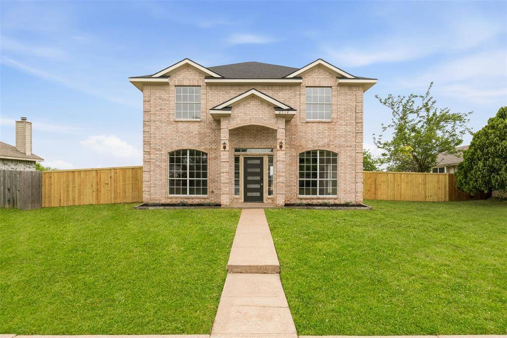 2712 Pioneer Lane, Lancaster, TX 75146