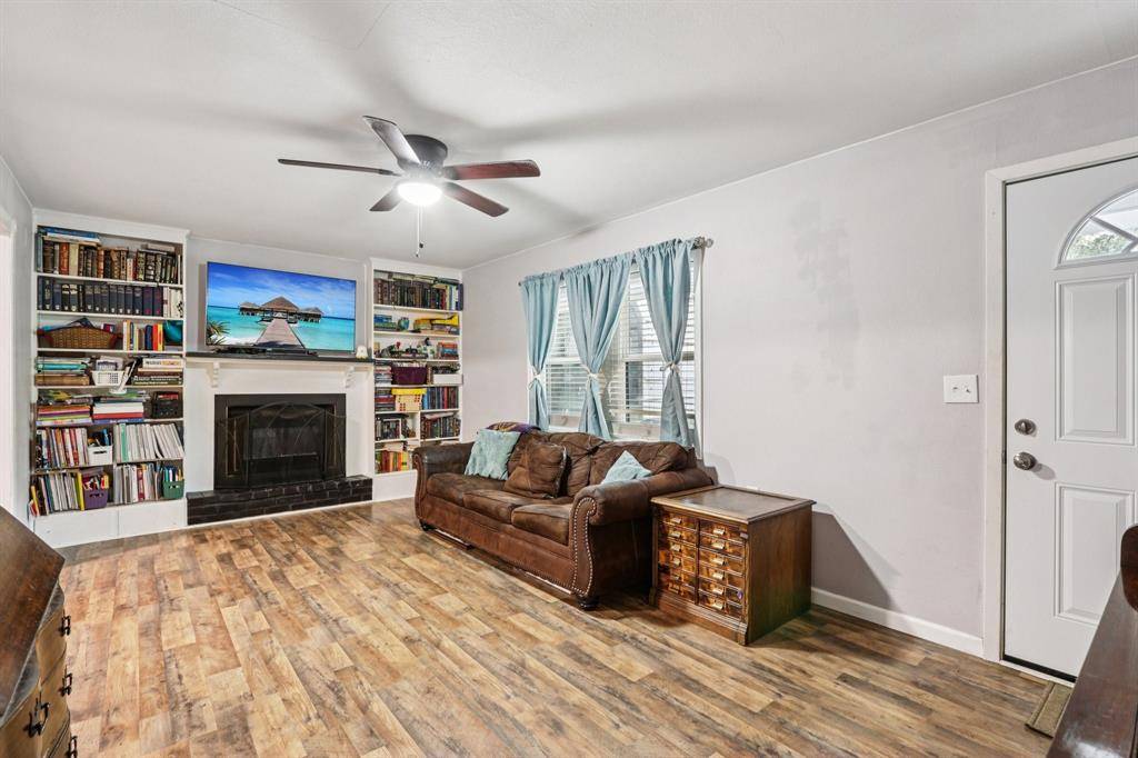 426 W Lake Street, Krum, TX 76249