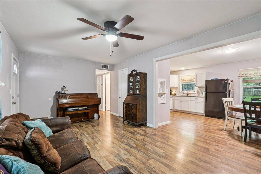 426 W Lake Street, Krum, TX 76249