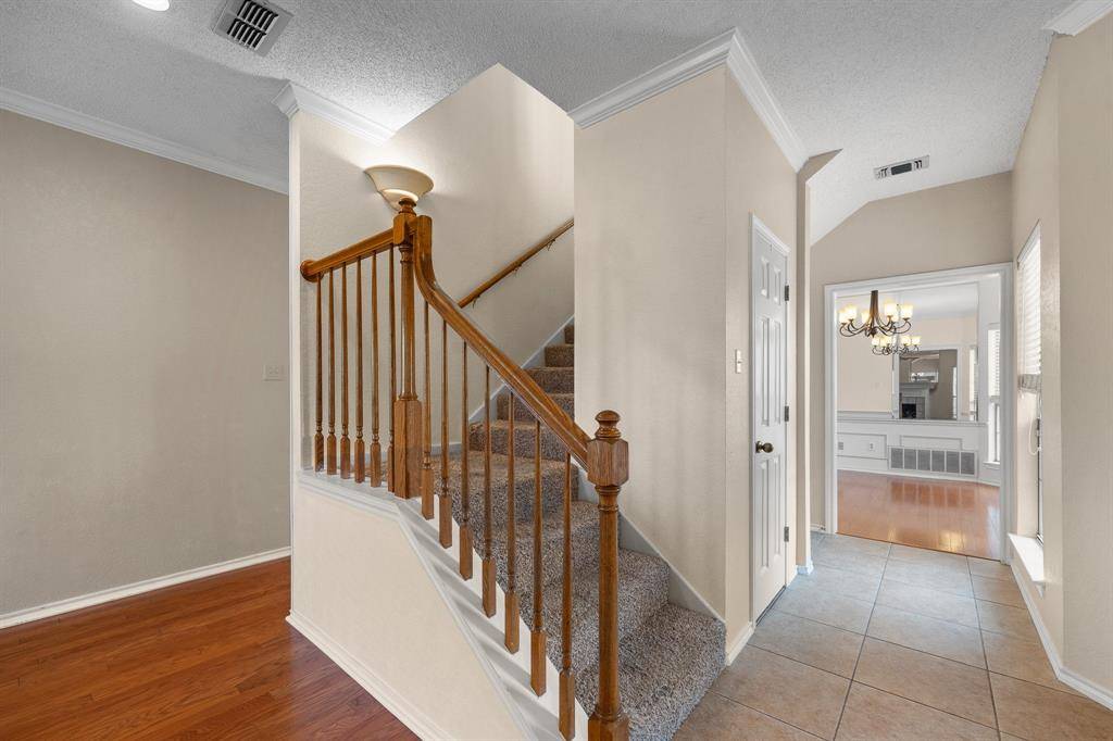 5956 River Bend Drive, Benbrook, TX 76132