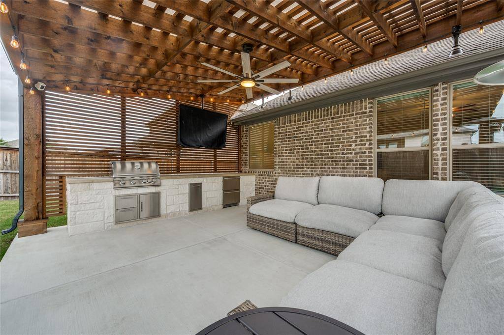 5405 High Pointe Drive, Haltom City, TX 76137