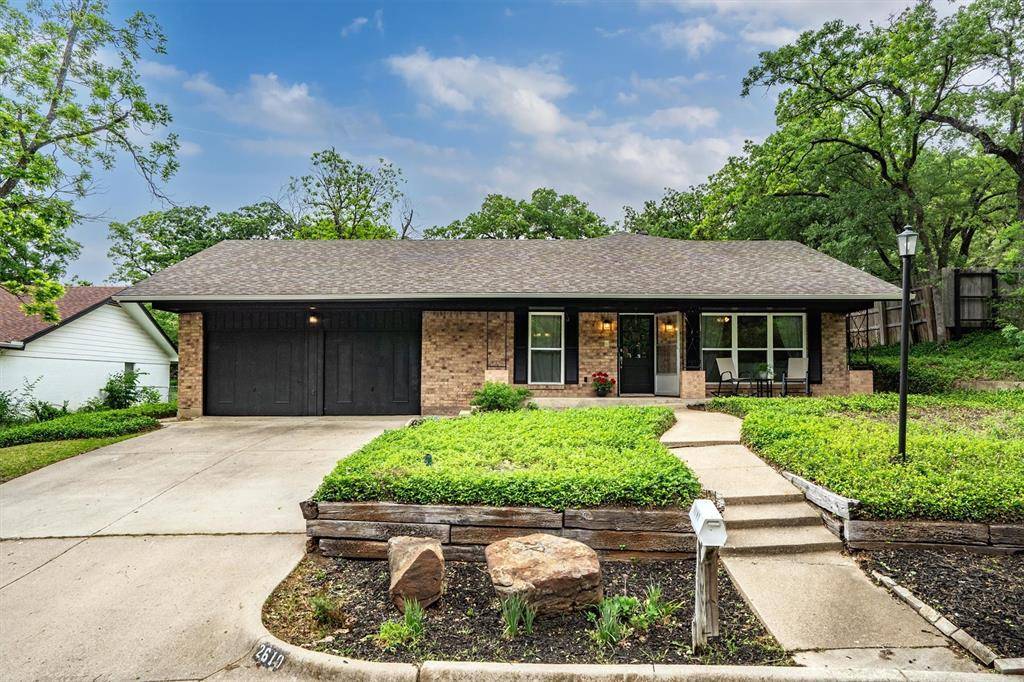 2610 Oak Cliff Lane, Arlington, TX 76012