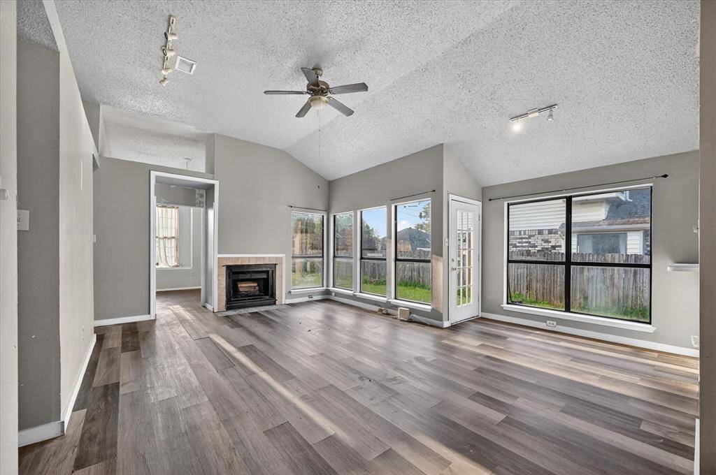 6217 Fairlane Drive, Arlington, TX 76001