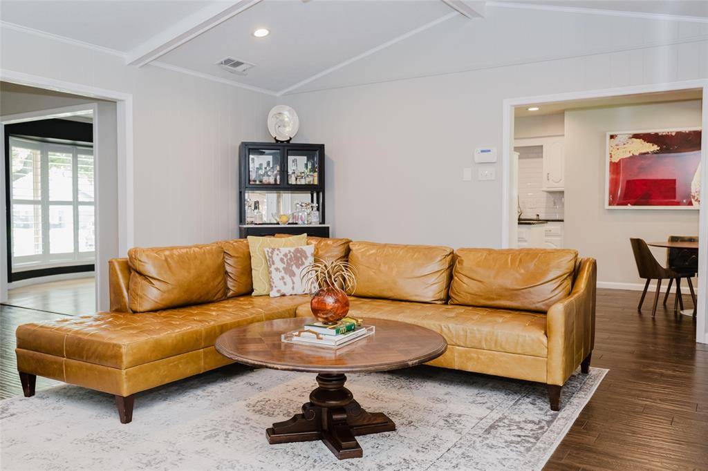 3257 Brookhaven Club Drive, Farmers Branch, TX 75234