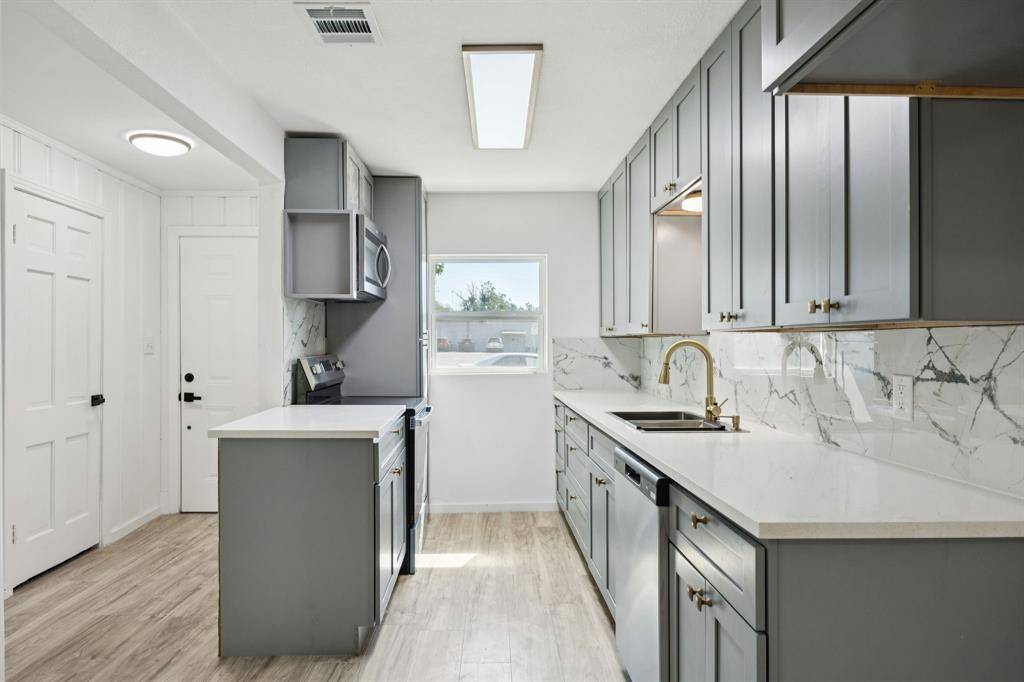 303 N Delphine Street, Terrell, TX 75160