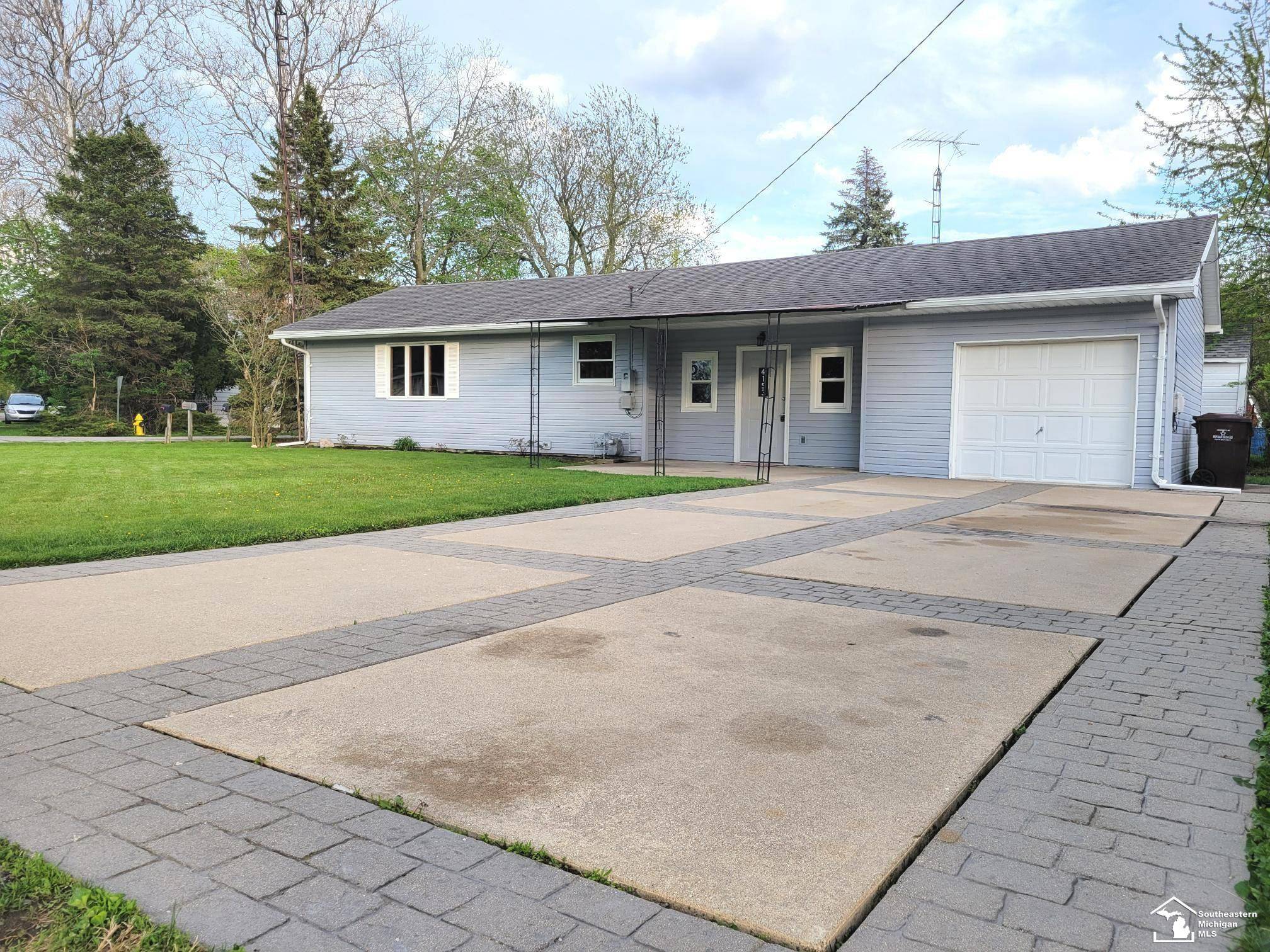 4153 4th ST, Frenchtown Twp, MI 48166