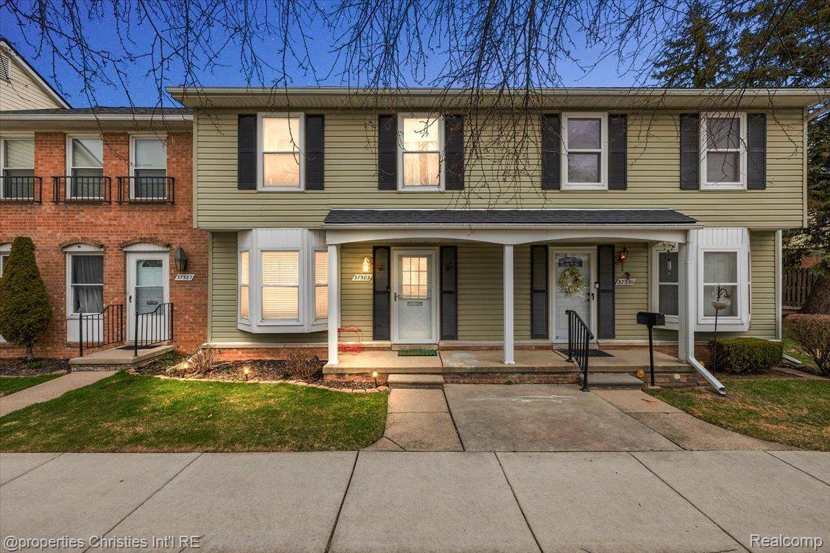 37589 Charter Oaks Blvd, Clinton Charter Township, MI 48036