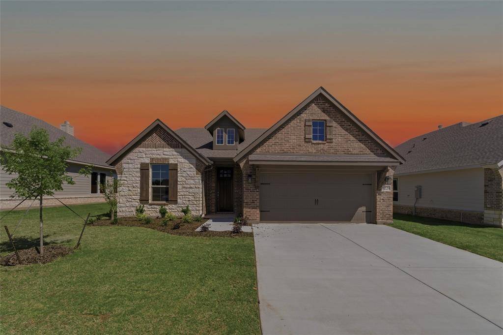 1229 Sabine River Lane, Springtown, TX 76082
