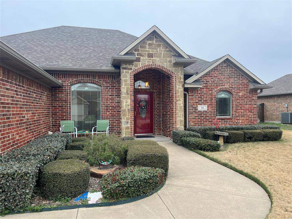 312 W Mcafee Drive, Mabank, TX 75147