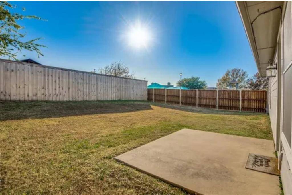 1557 Crown View Drive, Little Elm, TX 75068