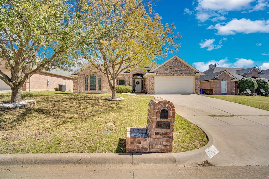1612 Stratford Drive, Mansfield, TX 76063