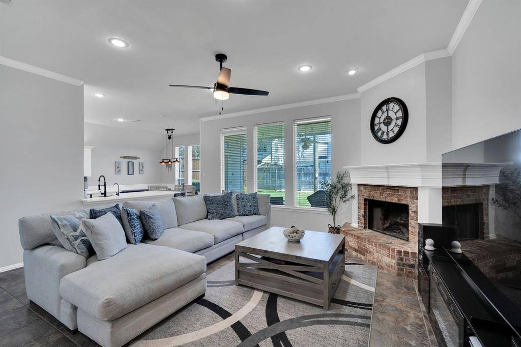 1612 Stratford Drive, Mansfield, TX 76063