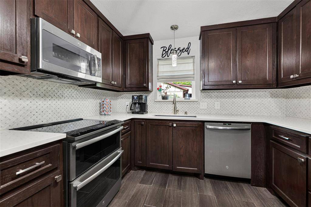 1105 Simpson Terrace, Bedford, TX 76021