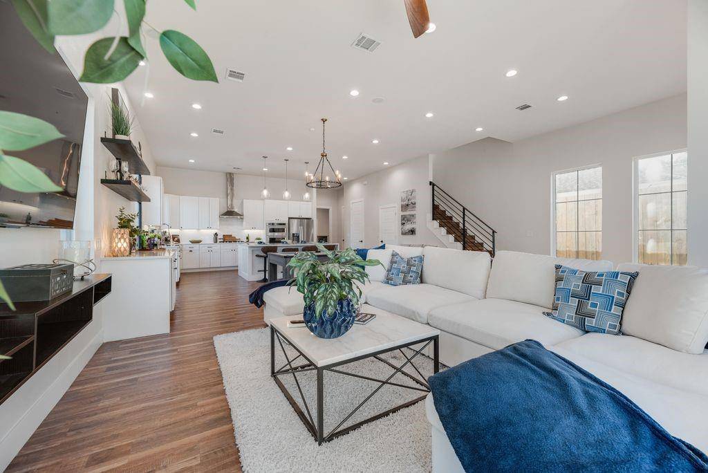 1802 Pueblo Street, Dallas, TX 75212