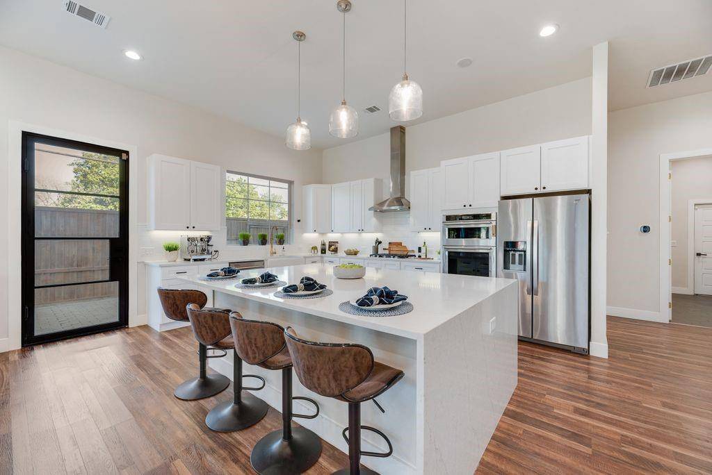 1802 Pueblo Street, Dallas, TX 75212