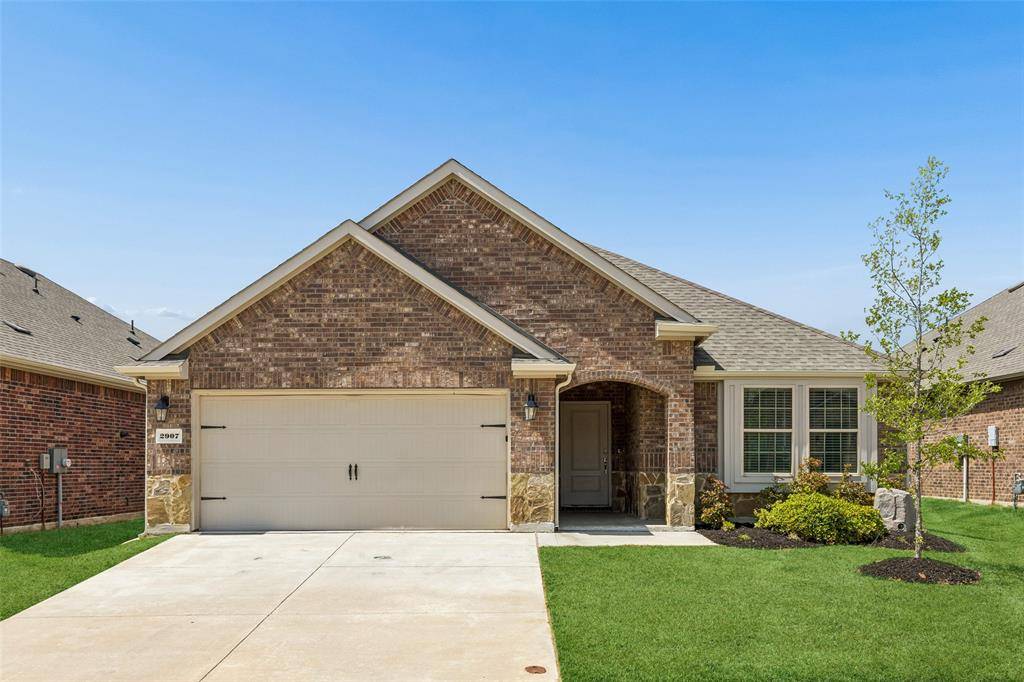 2907 Brady Starr Drive, Aubrey, TX 76227