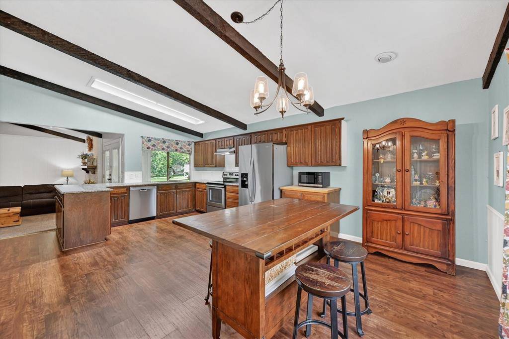 745 Carol Lane, Burleson, TX 76028