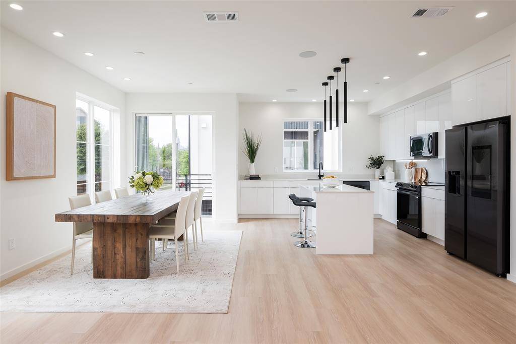 2213 AARHUS, Dallas, TX 75204