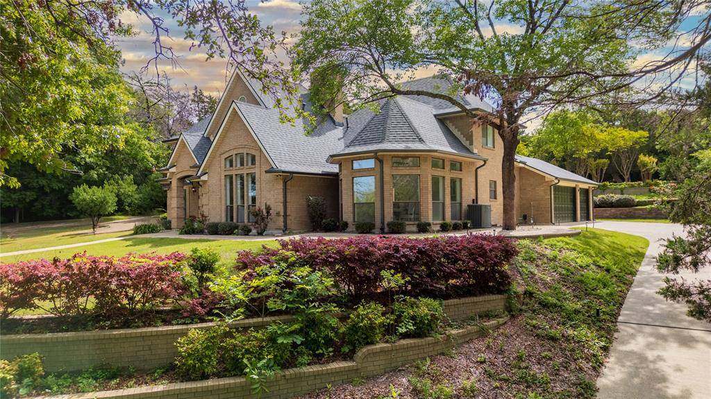 1254 Whispering Oaks Drive, Desoto, TX 75115