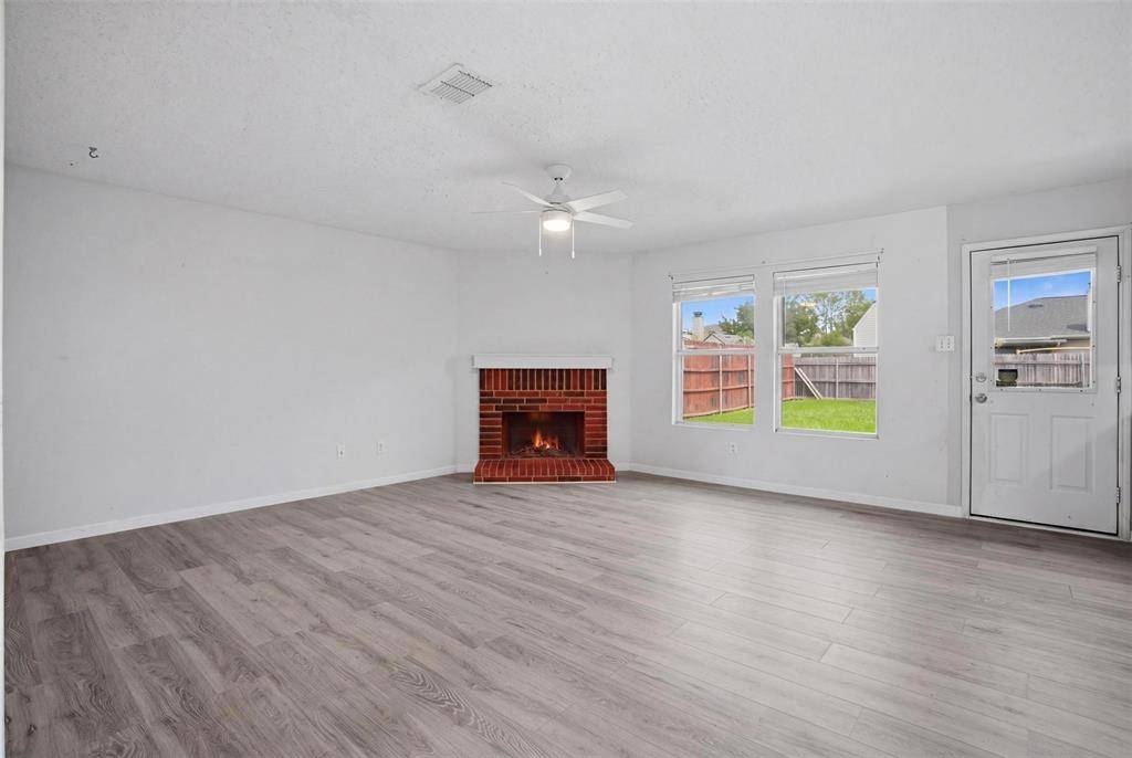 1400 Blazing Star Trail, Burleson, TX 76028