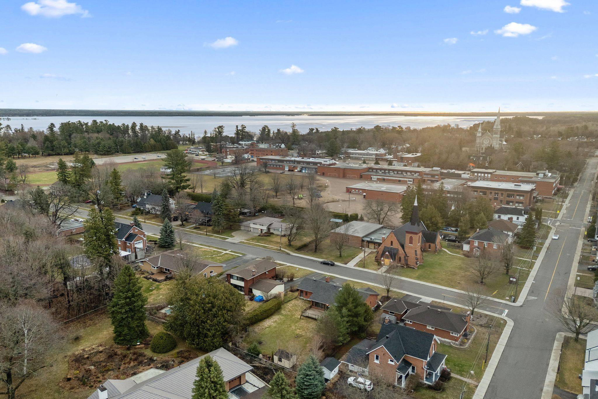 284 Harrington ST, Arnprior, ON K7S 2V1