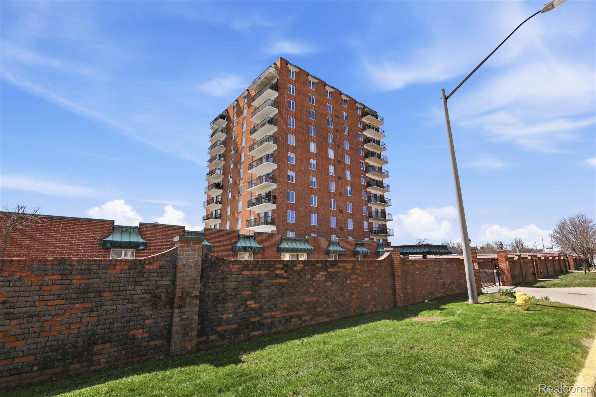 3301 Biddle AVE #4C, Wyandotte, MI 48192